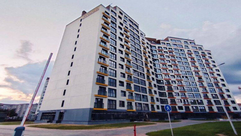 Фасадные и отделочные работы в жилом доме 3Б, ЖК "Фарфоровый", Минск – выполнено ЗевсБелСтрой